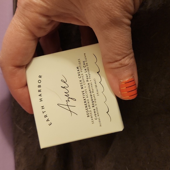 earth harbor Skincare Earth Harbor Azure Regenerative Neck Cream